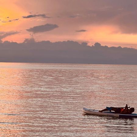 Footprints Beach Resort Agpudlos Екстер'єр фото