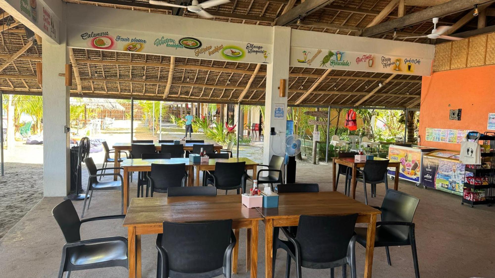 Footprints Beach Resort Agpudlos Екстер'єр фото
