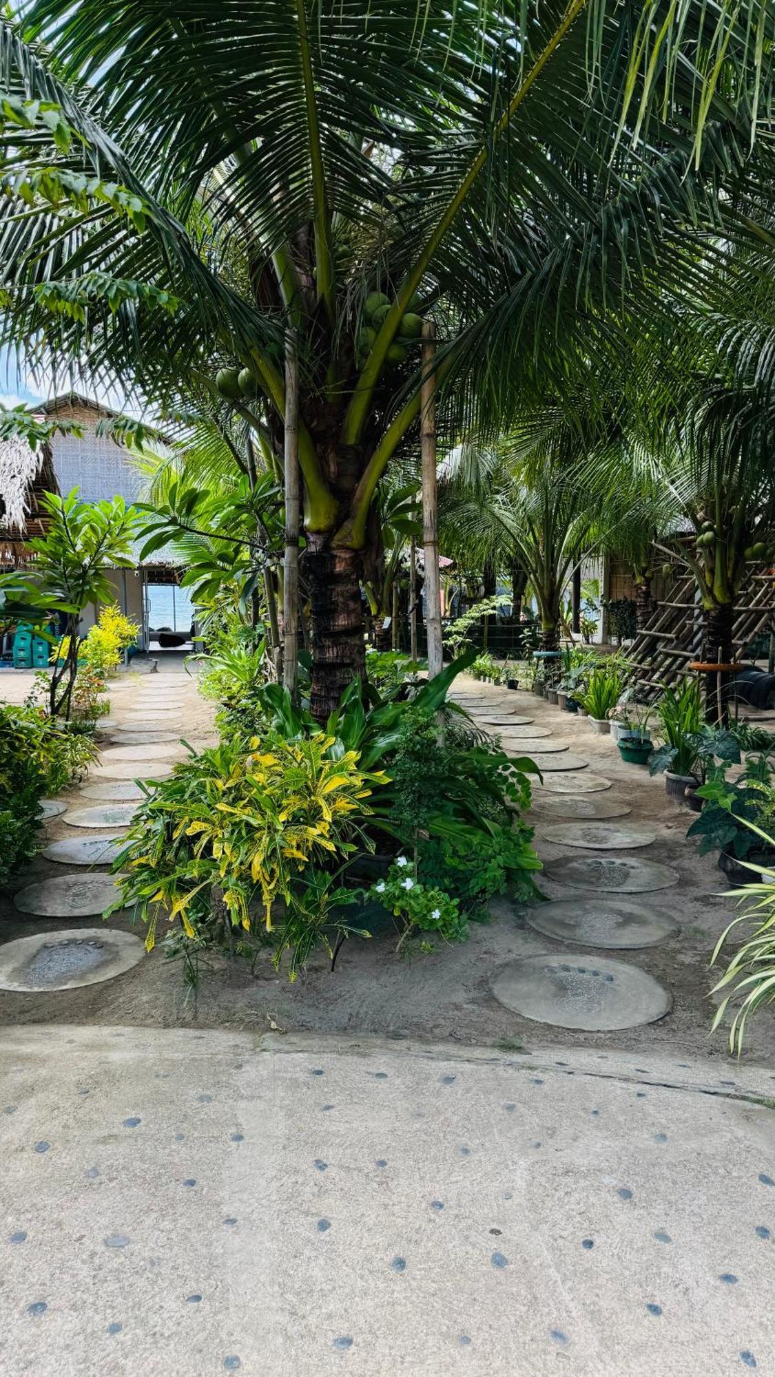 Footprints Beach Resort Agpudlos Екстер'єр фото