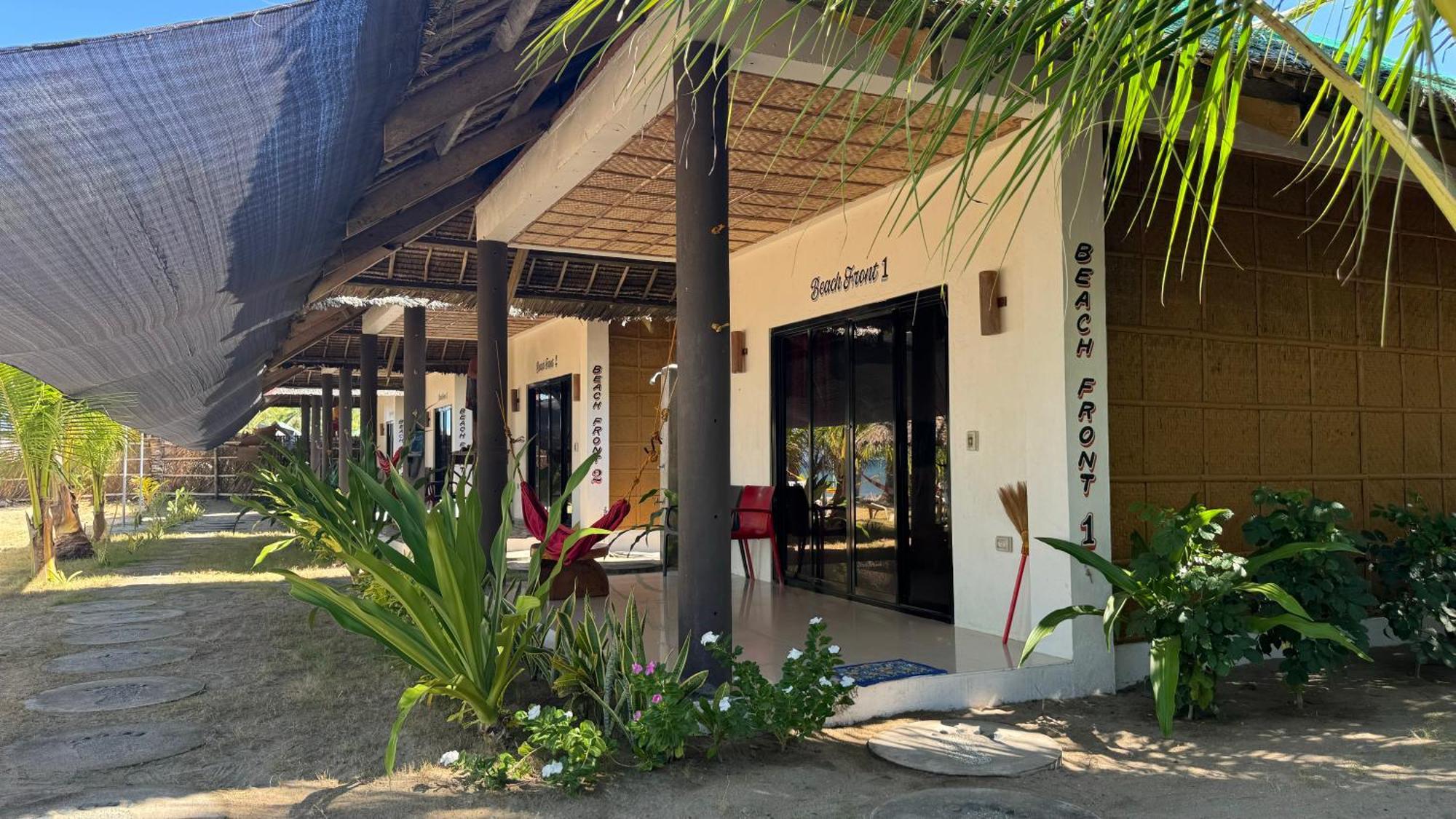 Footprints Beach Resort Agpudlos Екстер'єр фото