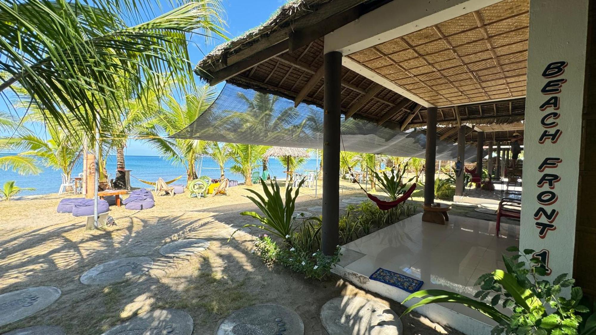 Footprints Beach Resort Agpudlos Екстер'єр фото
