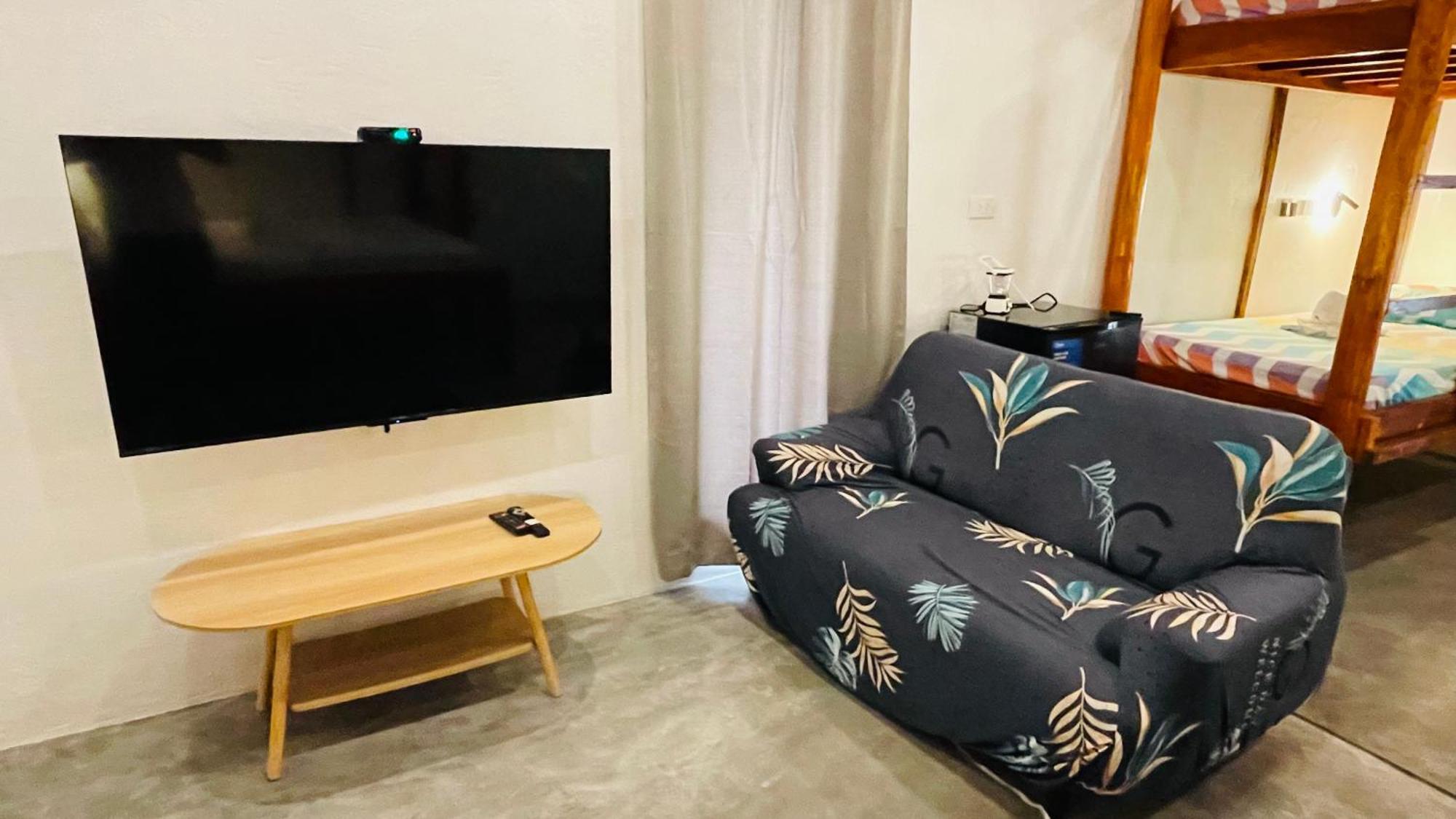 Footprints Beach Resort Agpudlos Екстер'єр фото